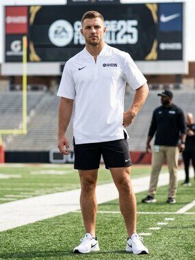 Nike Coaches Men’s M White Lightweight 1/4 Zip Jacket Pullover HF7070- EA Sports